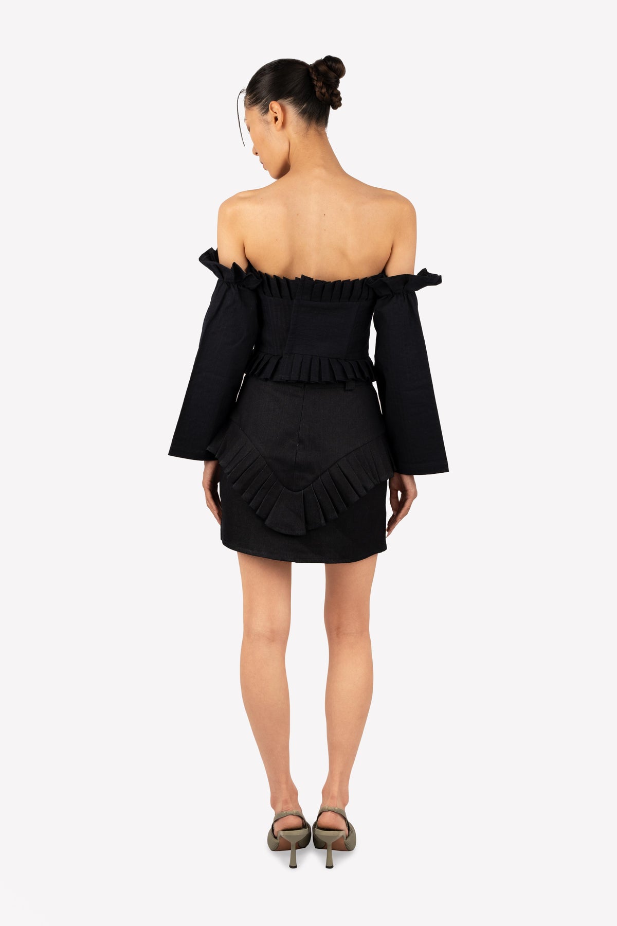 Look : corset Charlotte à manches amovibles et jupe plissée taille haute Karen – portée, vue de dos