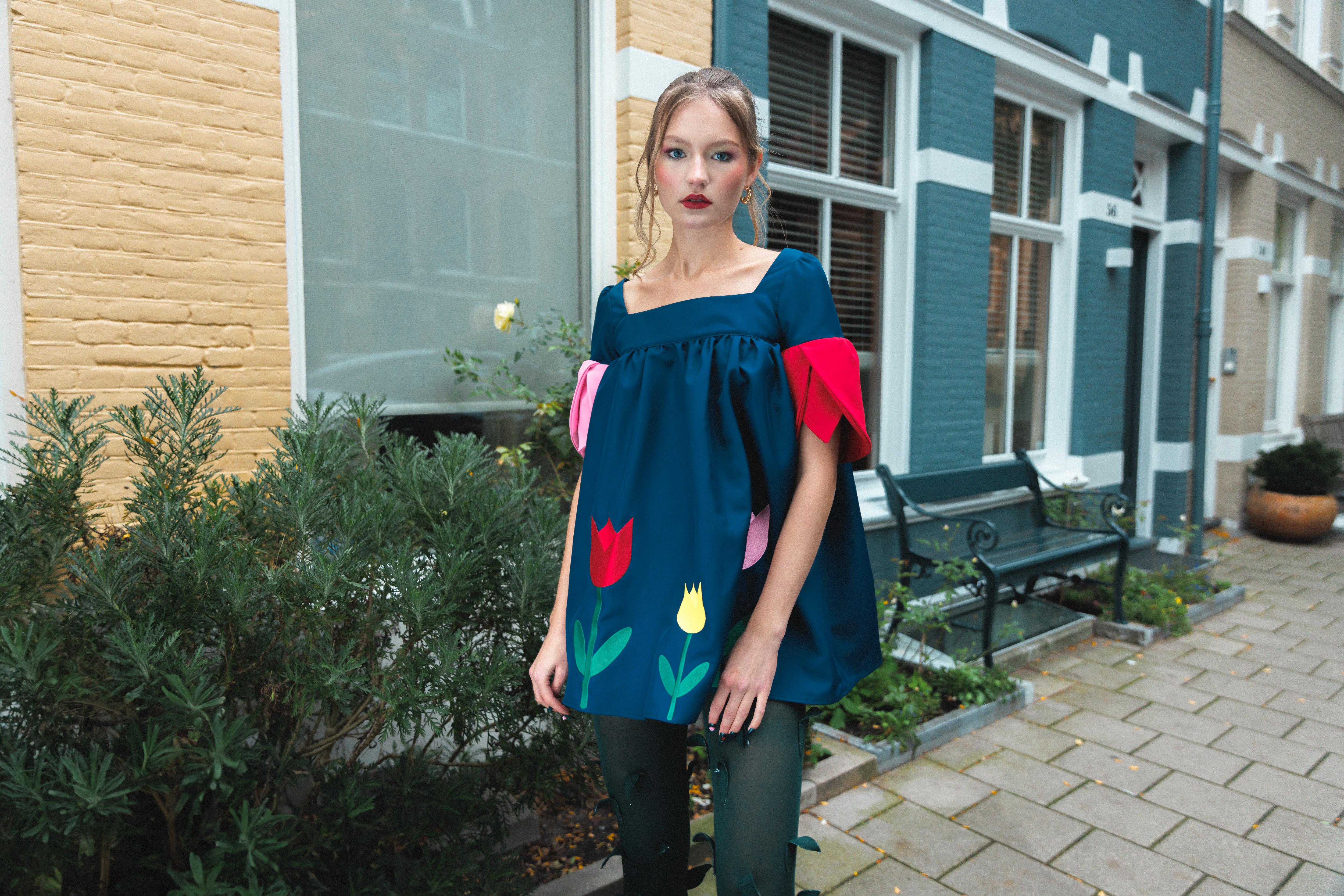 Robe upcyclé avec broderies tulipes