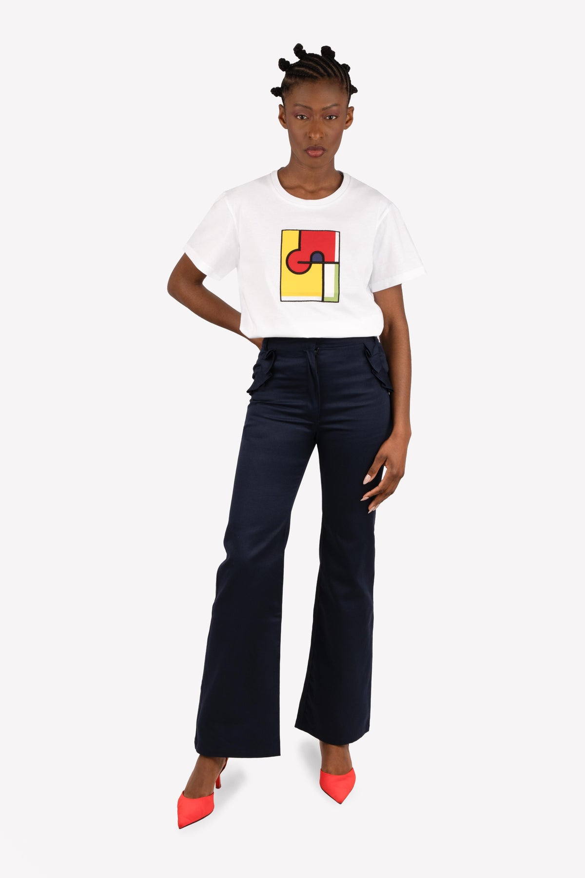 Look : t-shirt Mondrian Matthieu et pantalon évasé taille haute Rina – portée, vue de face
