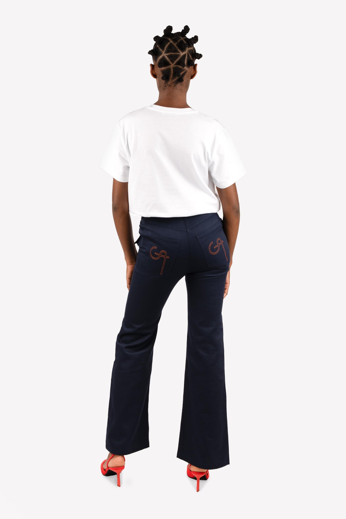 Look : t-shirt Mondrian Matthieu et pantalon évasé taille haute Rina – portée, vue de dos